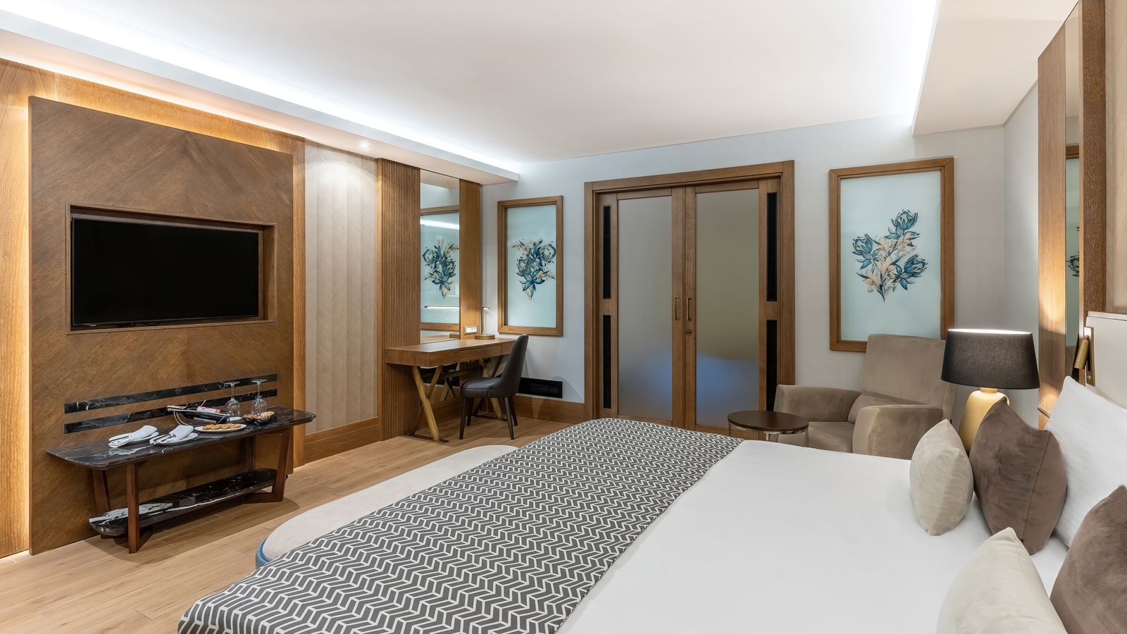 rooms-deluxe-superior-room-pool-acces