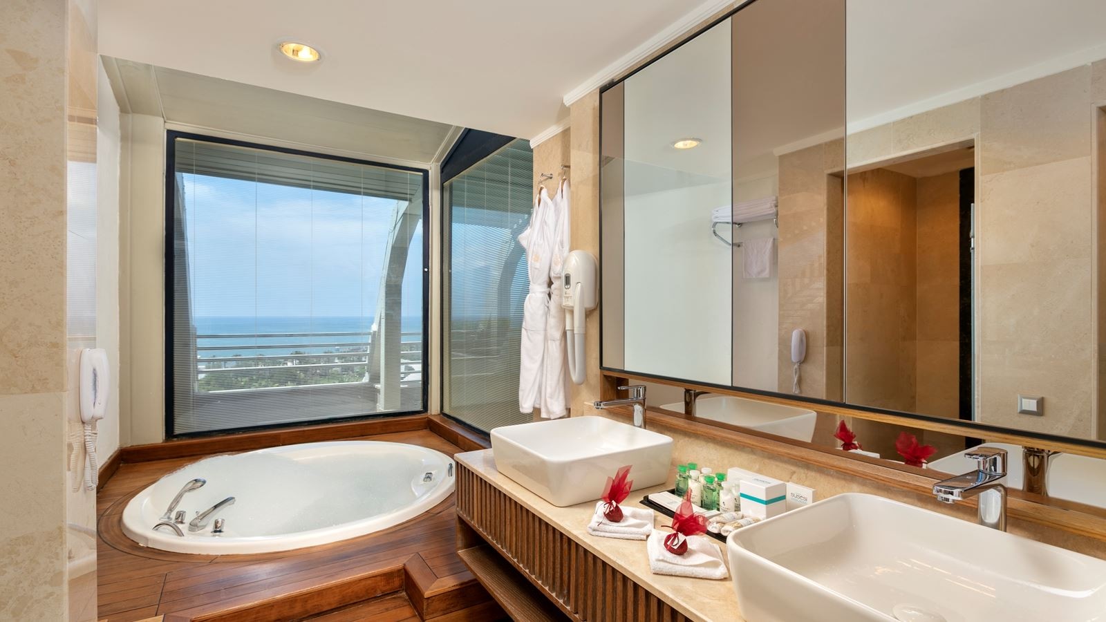 rooms-junior-royal-suite