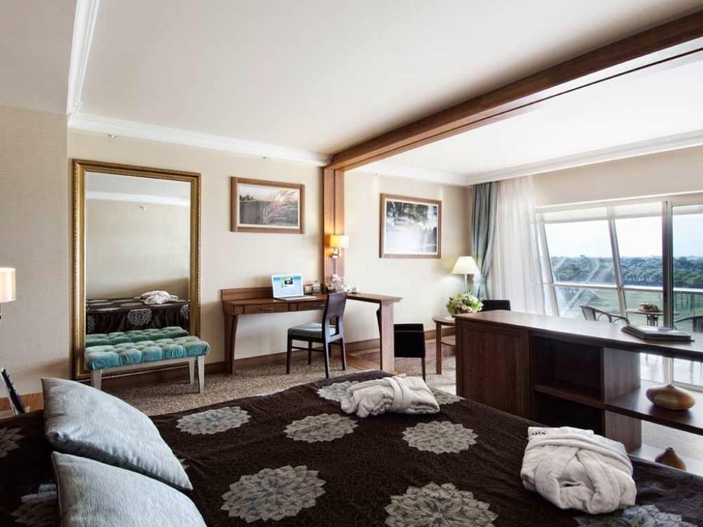 rooms-senior-room-golf-view