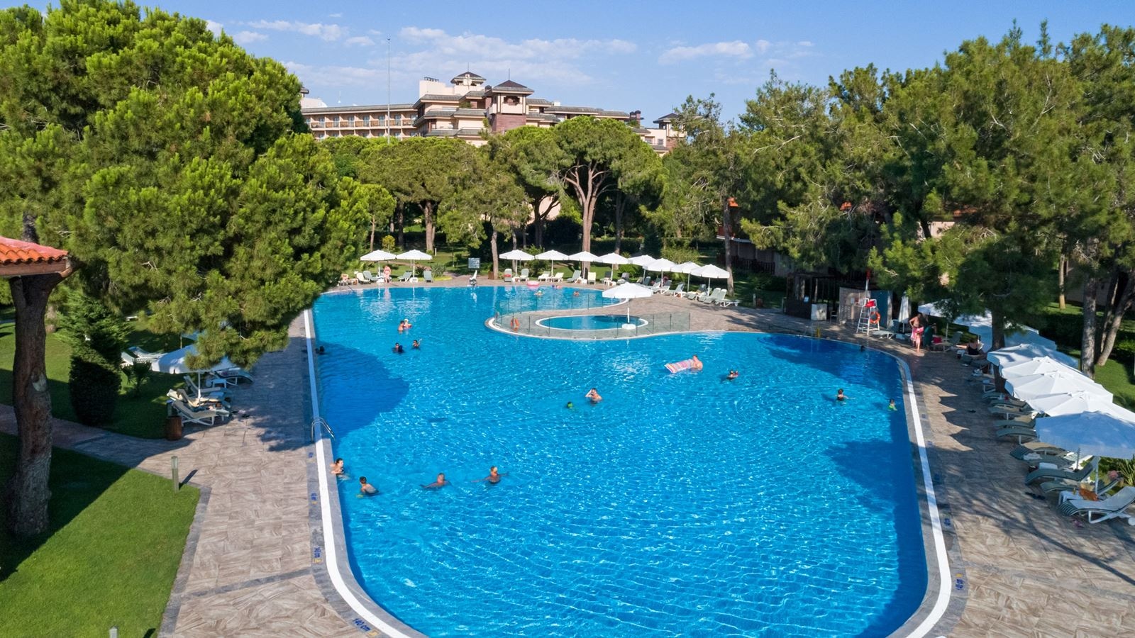 სანაპირო და აუზები  - Outdoor Pool