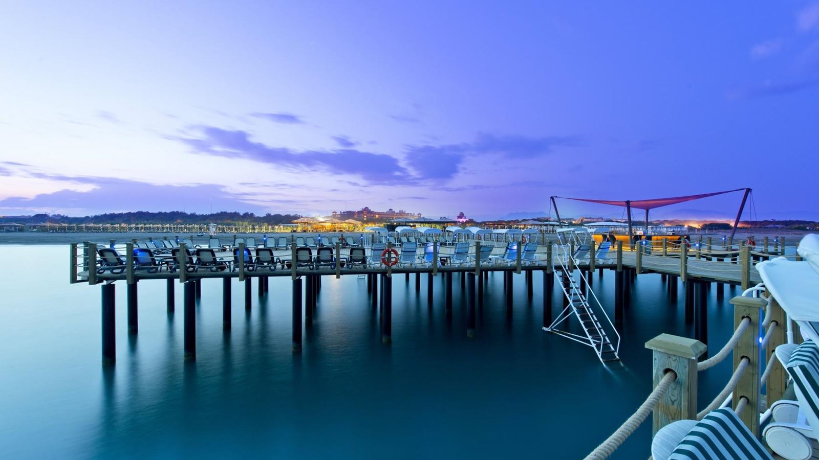 სანაპირო და აუზები  - Beach