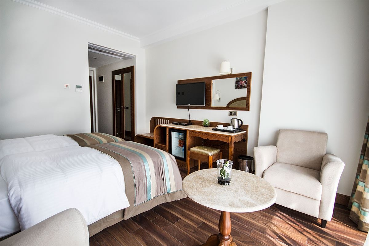 rooms-standard-room-land-view