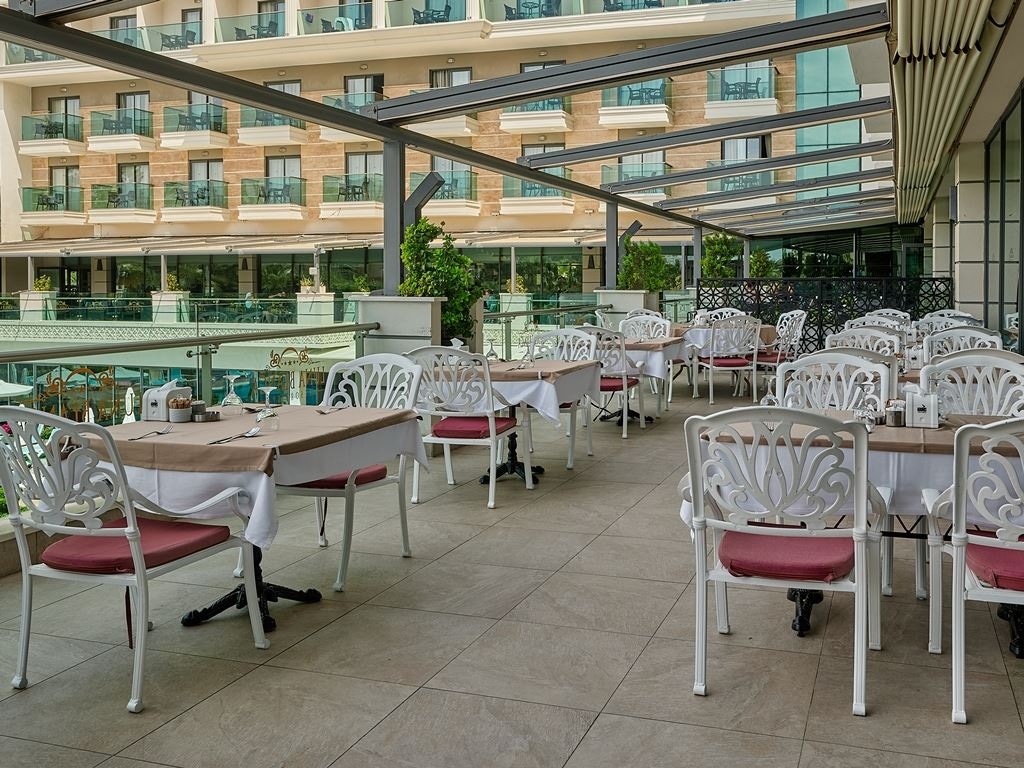 restaurants-moonlight-restaurant