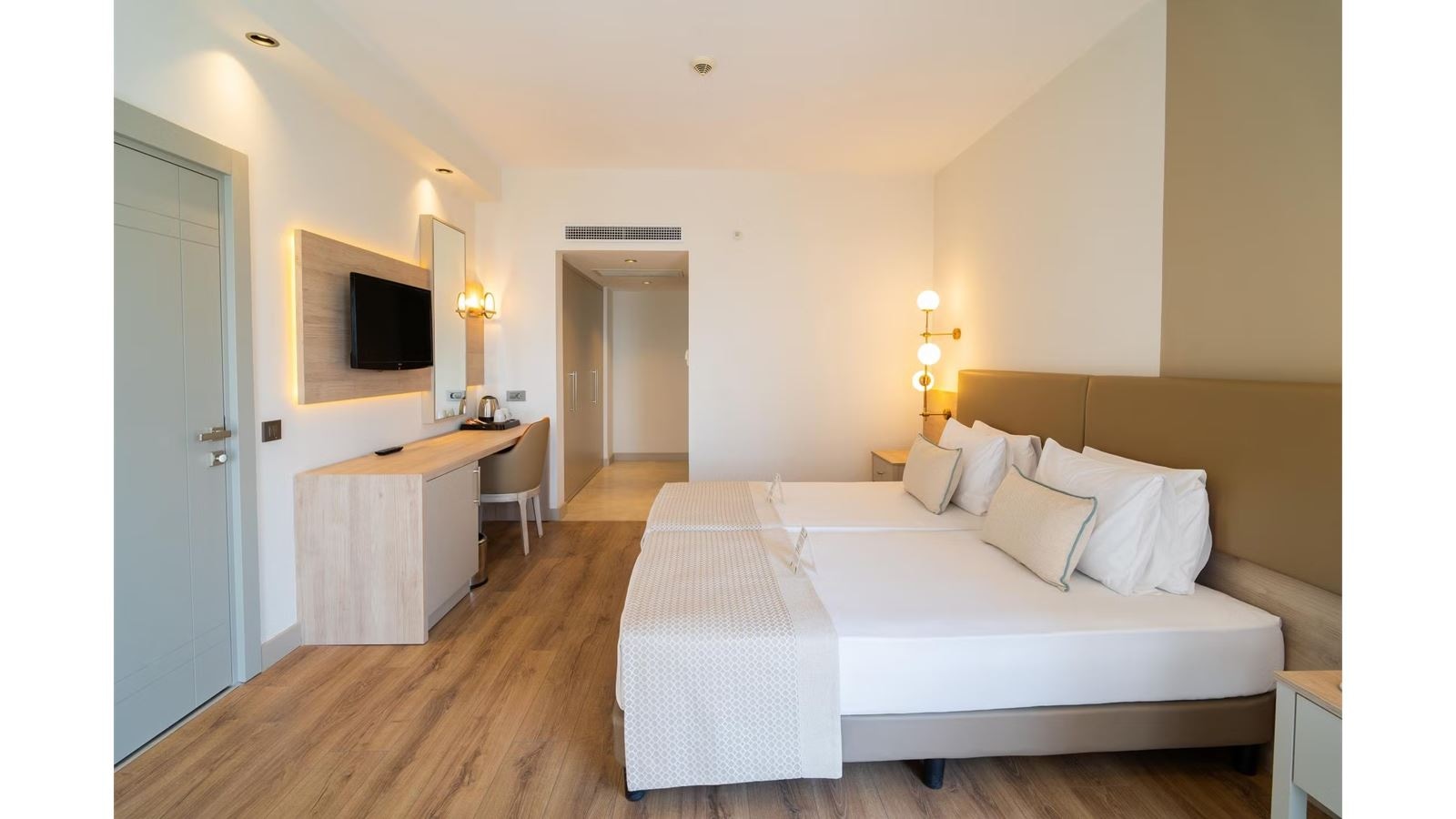 rooms-deluxe-family-room-seaview