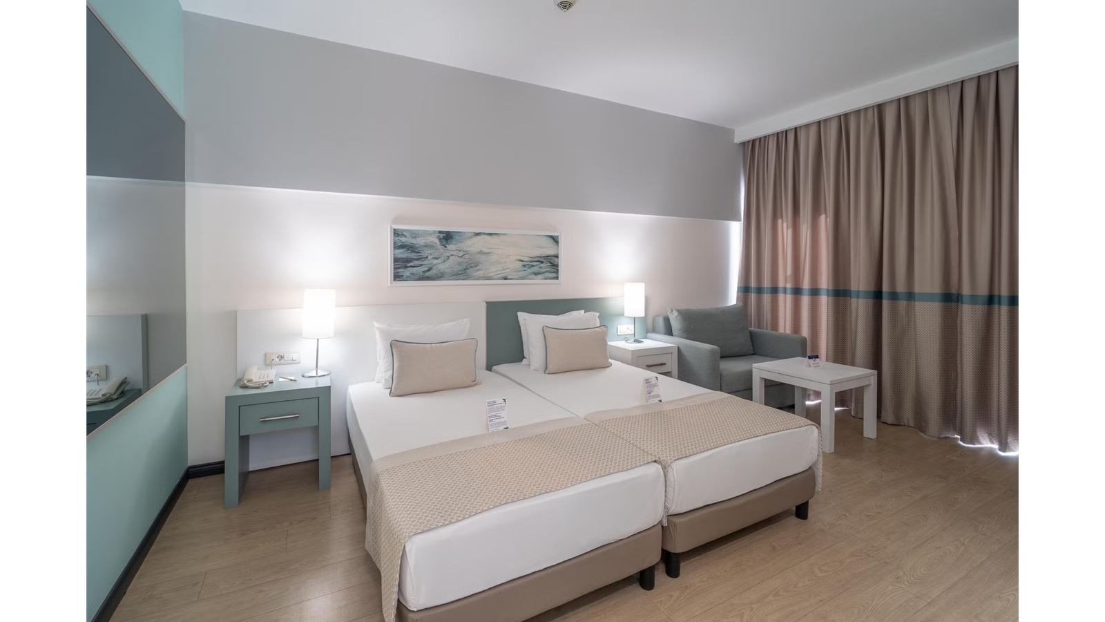 rooms-superior-family-room-side-sea-view