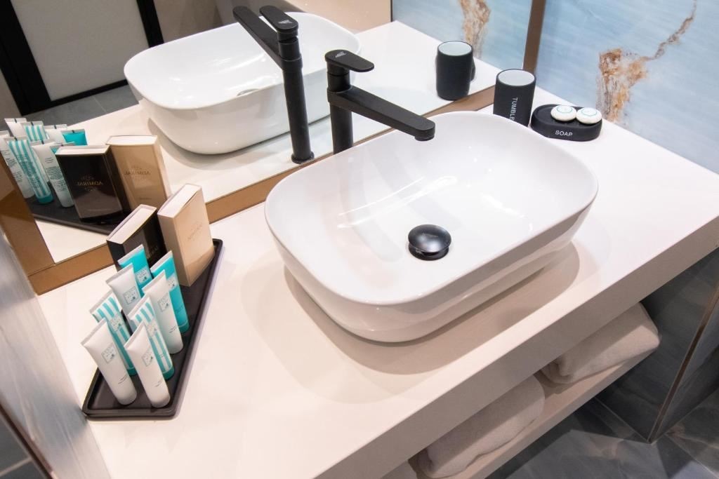 rooms-deluxe-sea-view-double-room