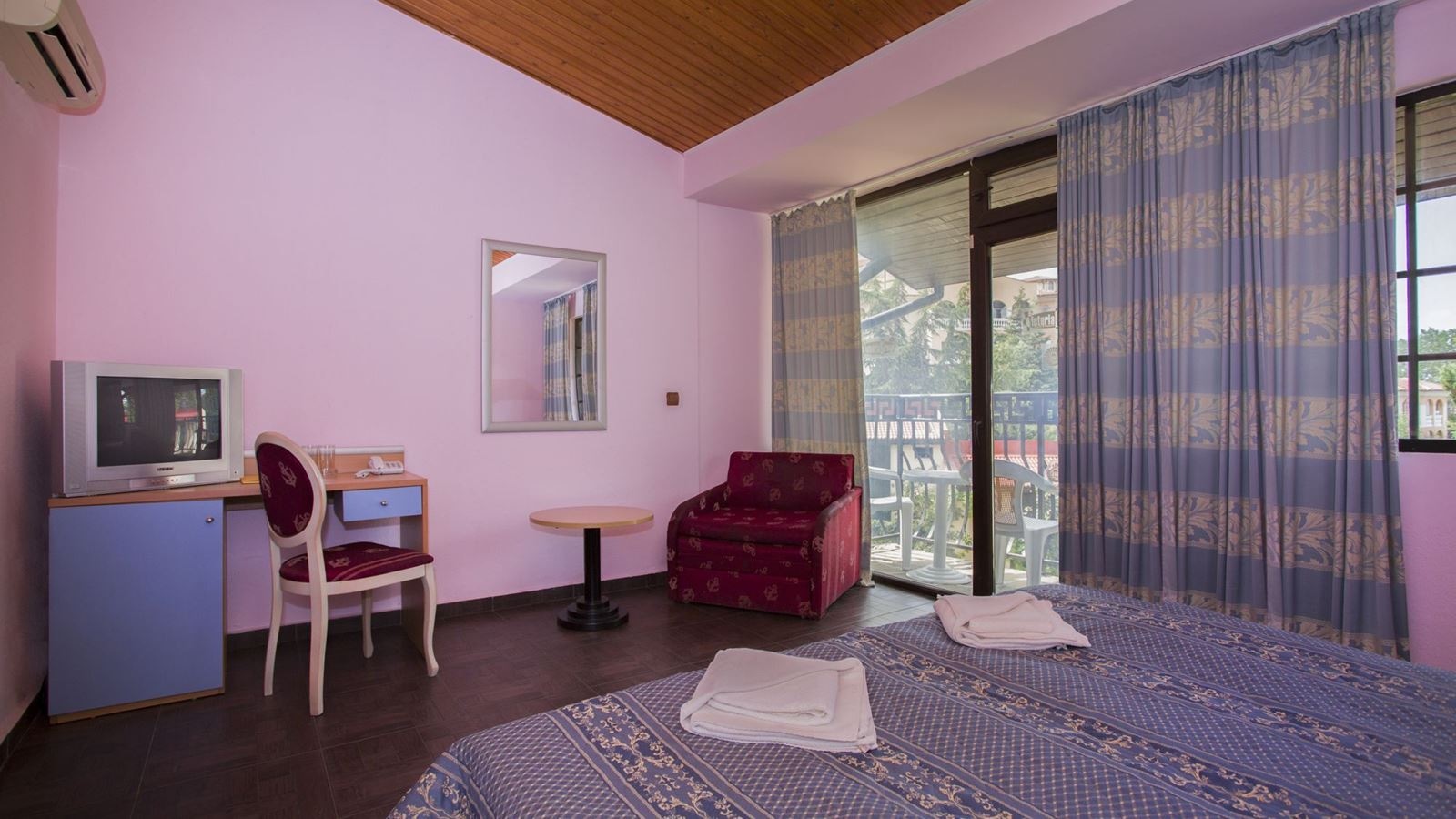 rooms-double-room-second-line