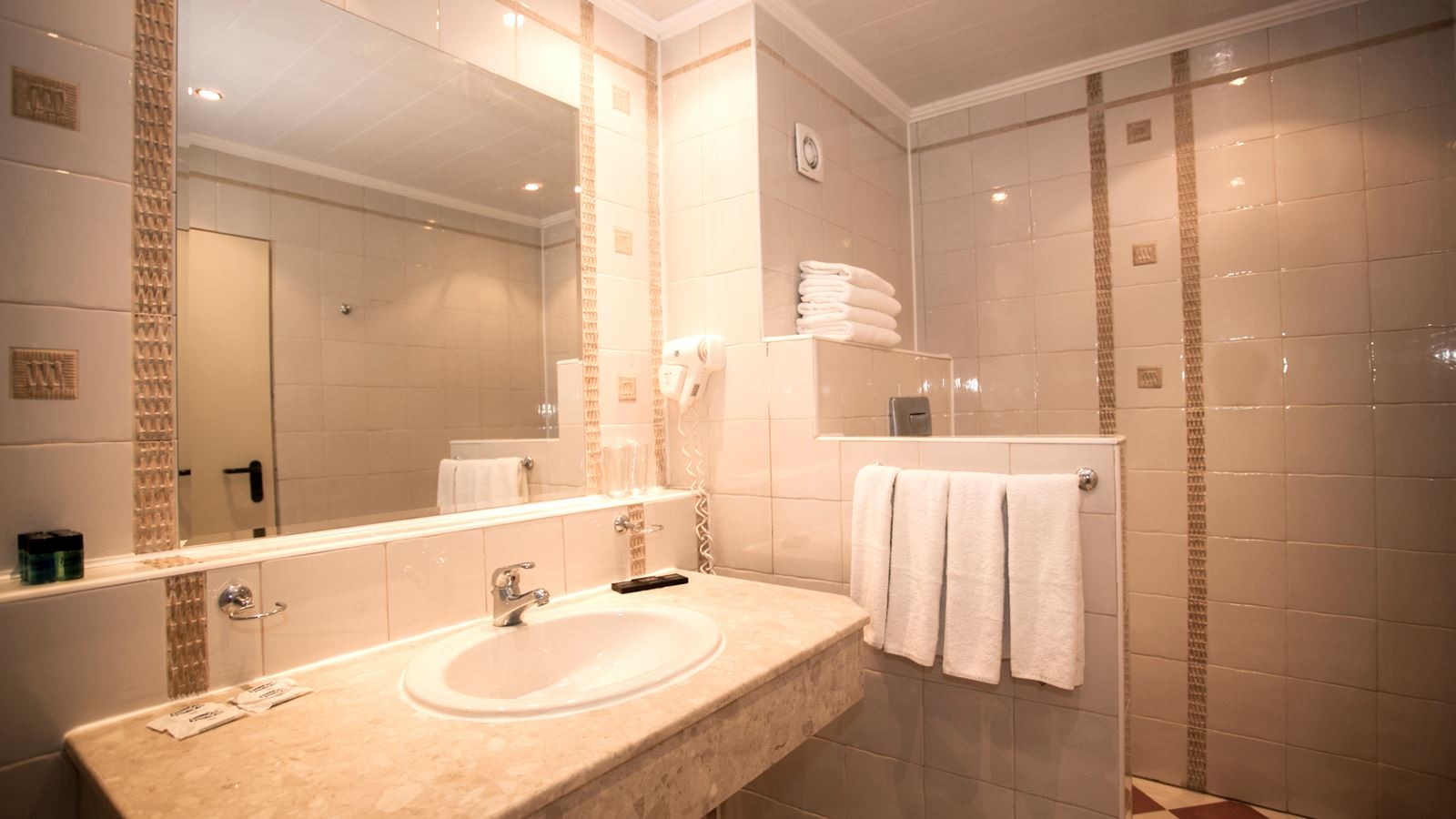 rooms-two-bedroom-apartment-sea-view