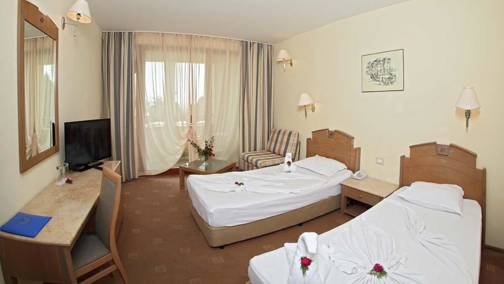 rooms-standard-room-park-view-balcony-or-terrace