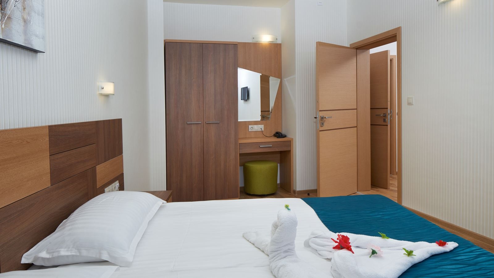 rooms-three-beedroom-apartment-sea-vew