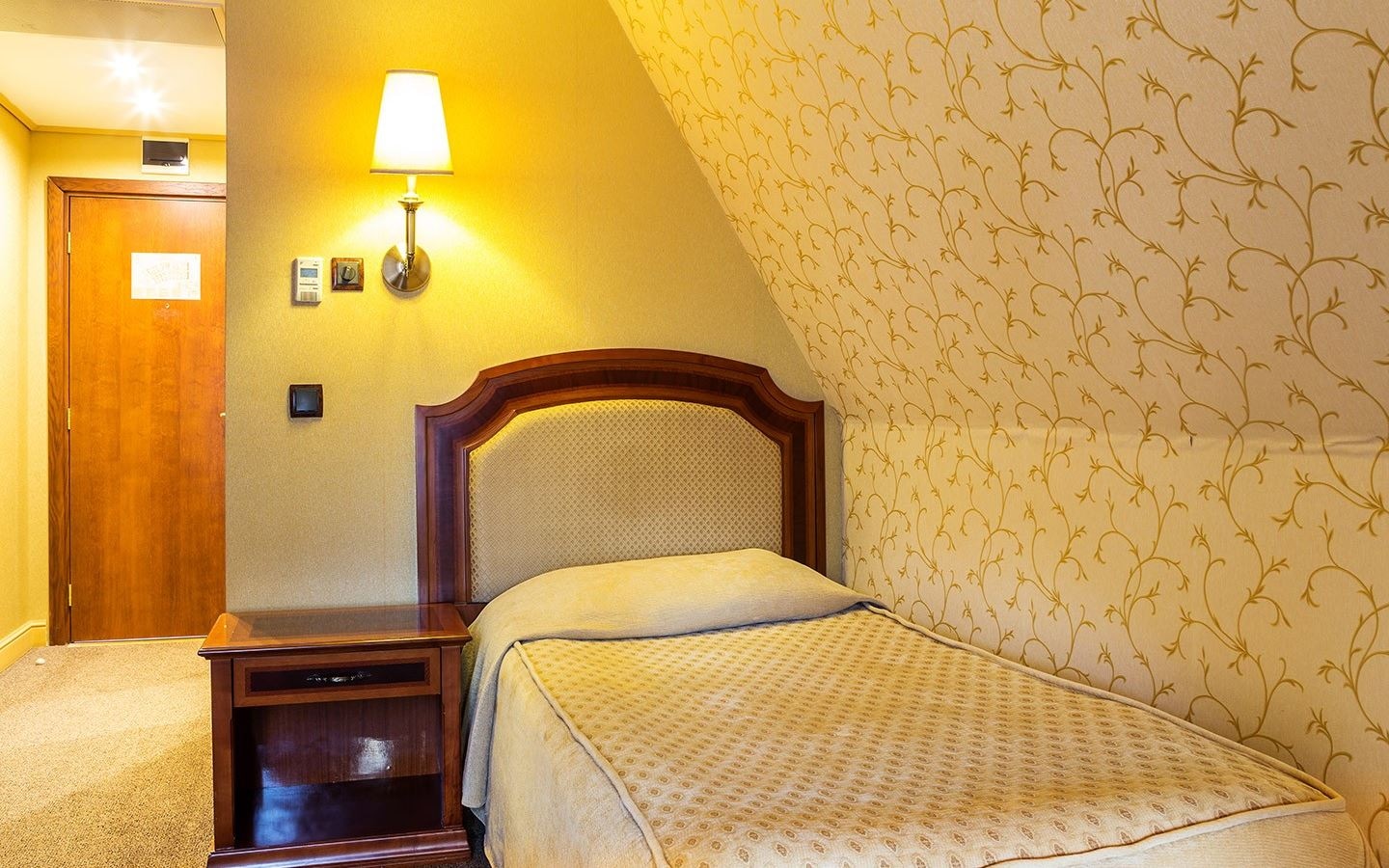 rooms-single-standard-room