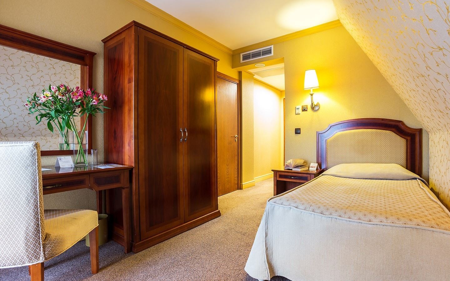 rooms-single-standard-room