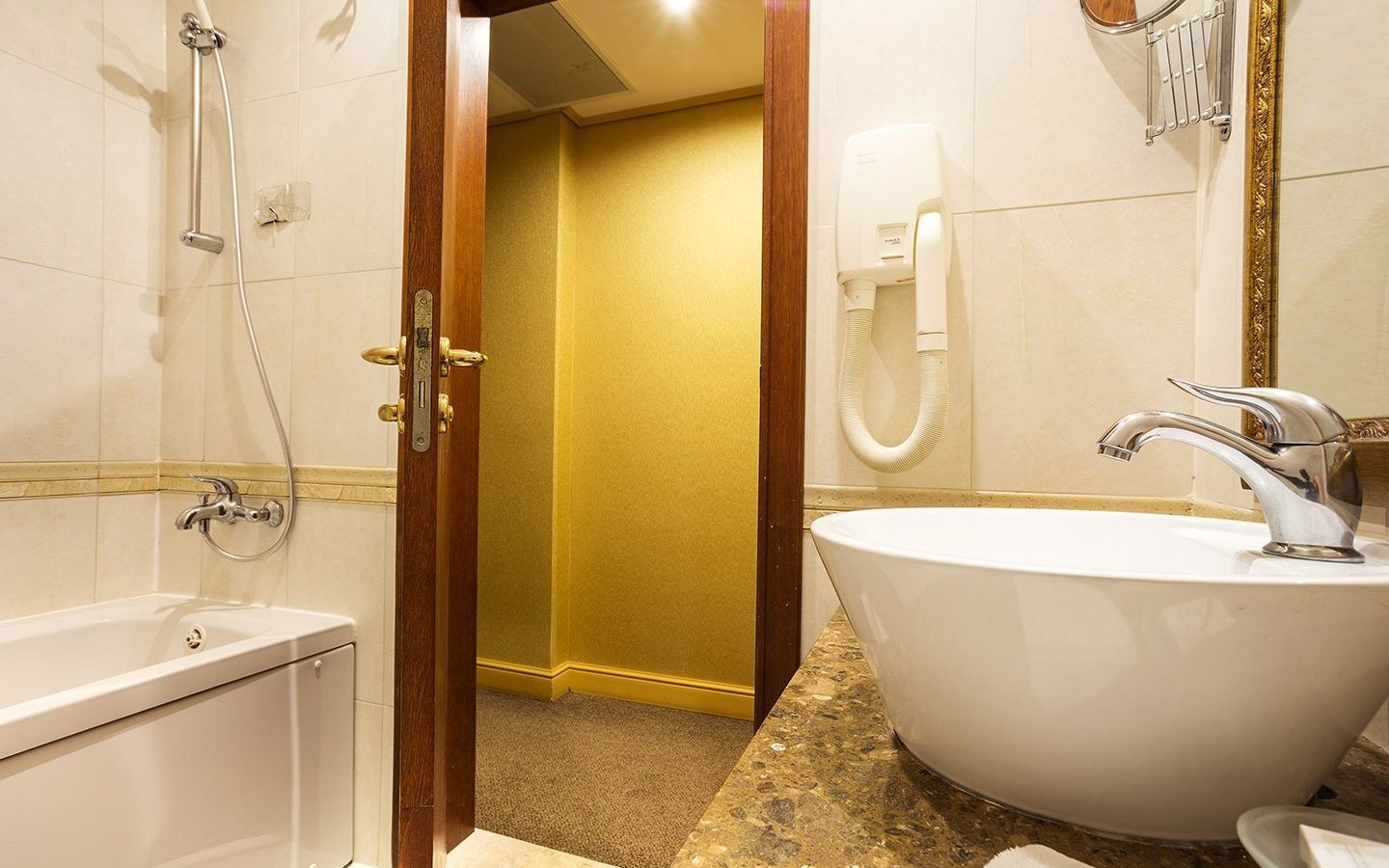 rooms-single-standard-room