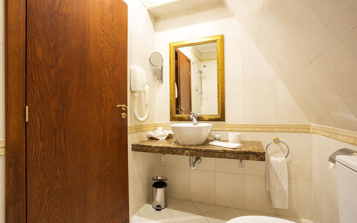 rooms-single-standard-room