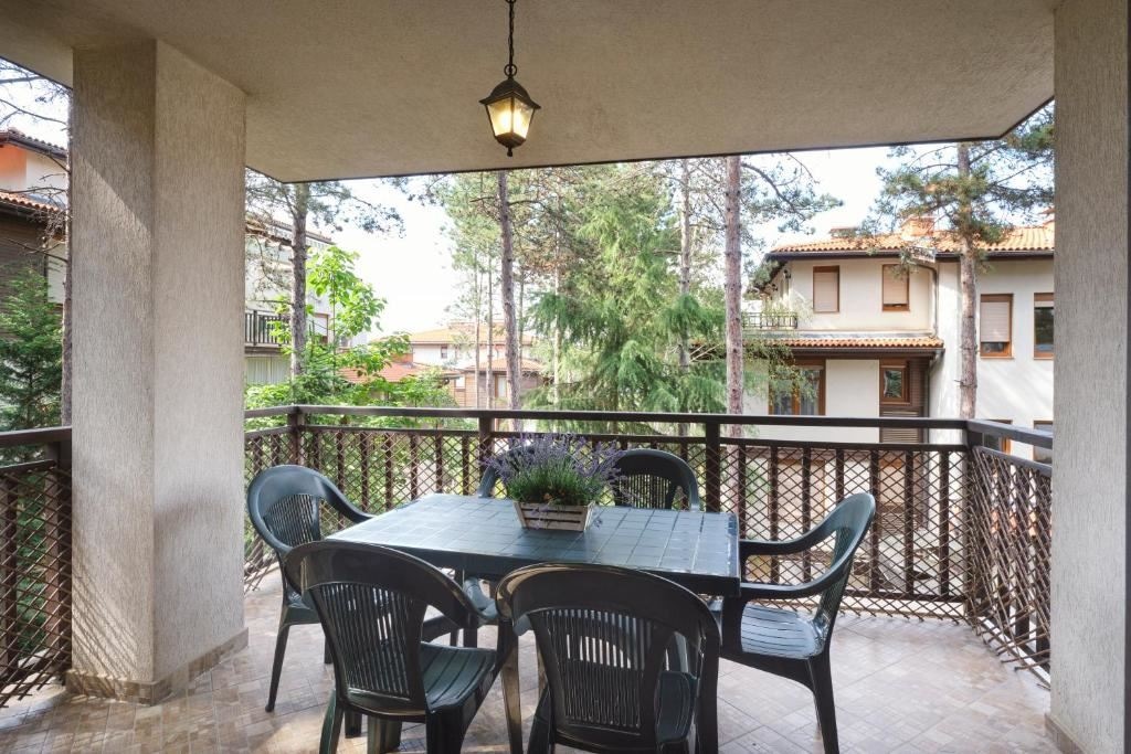 rooms-2-bedroom-standard-apartment-balcony