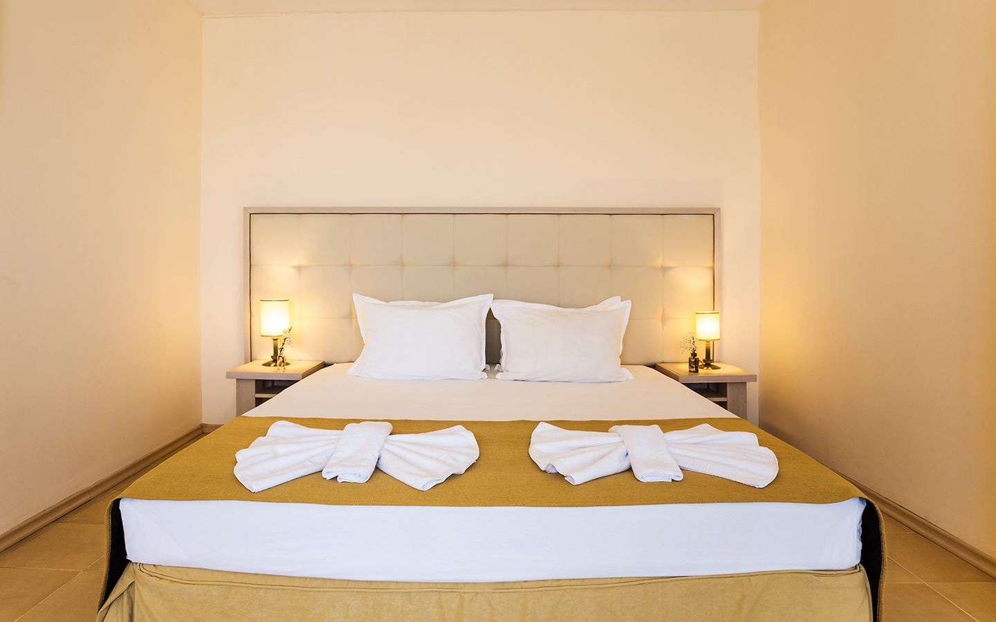 rooms-double-standard-studio-balcony