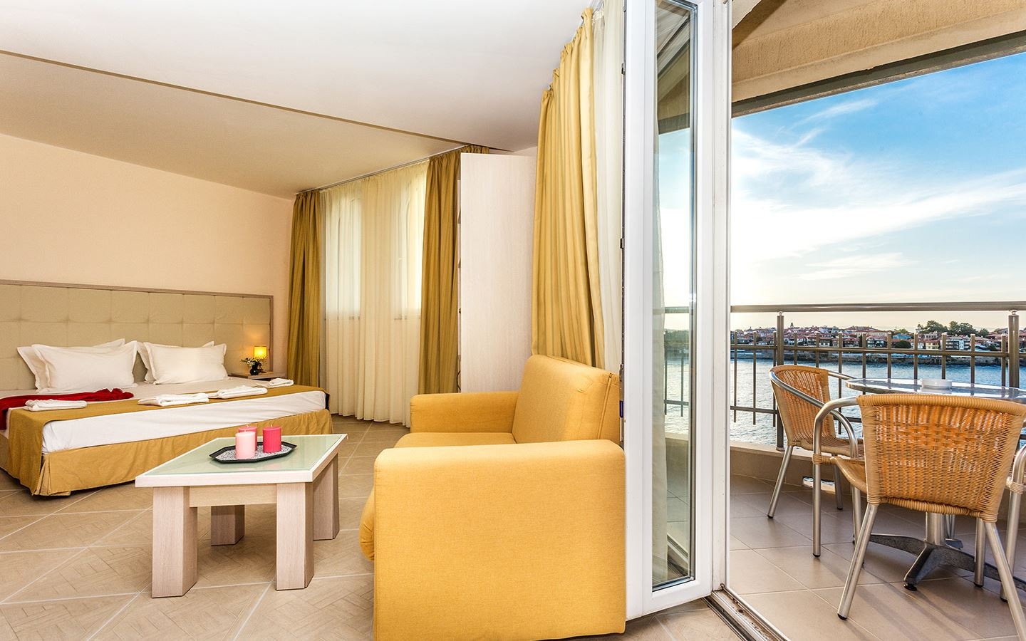 rooms-double-standard-studio-balcony