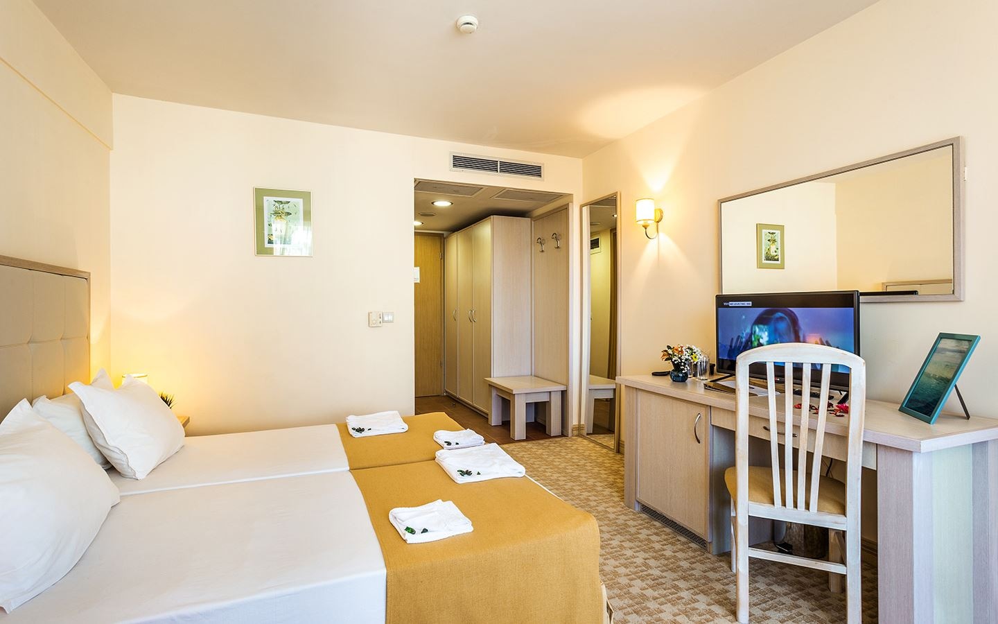 rooms-double-standard-room-balcony