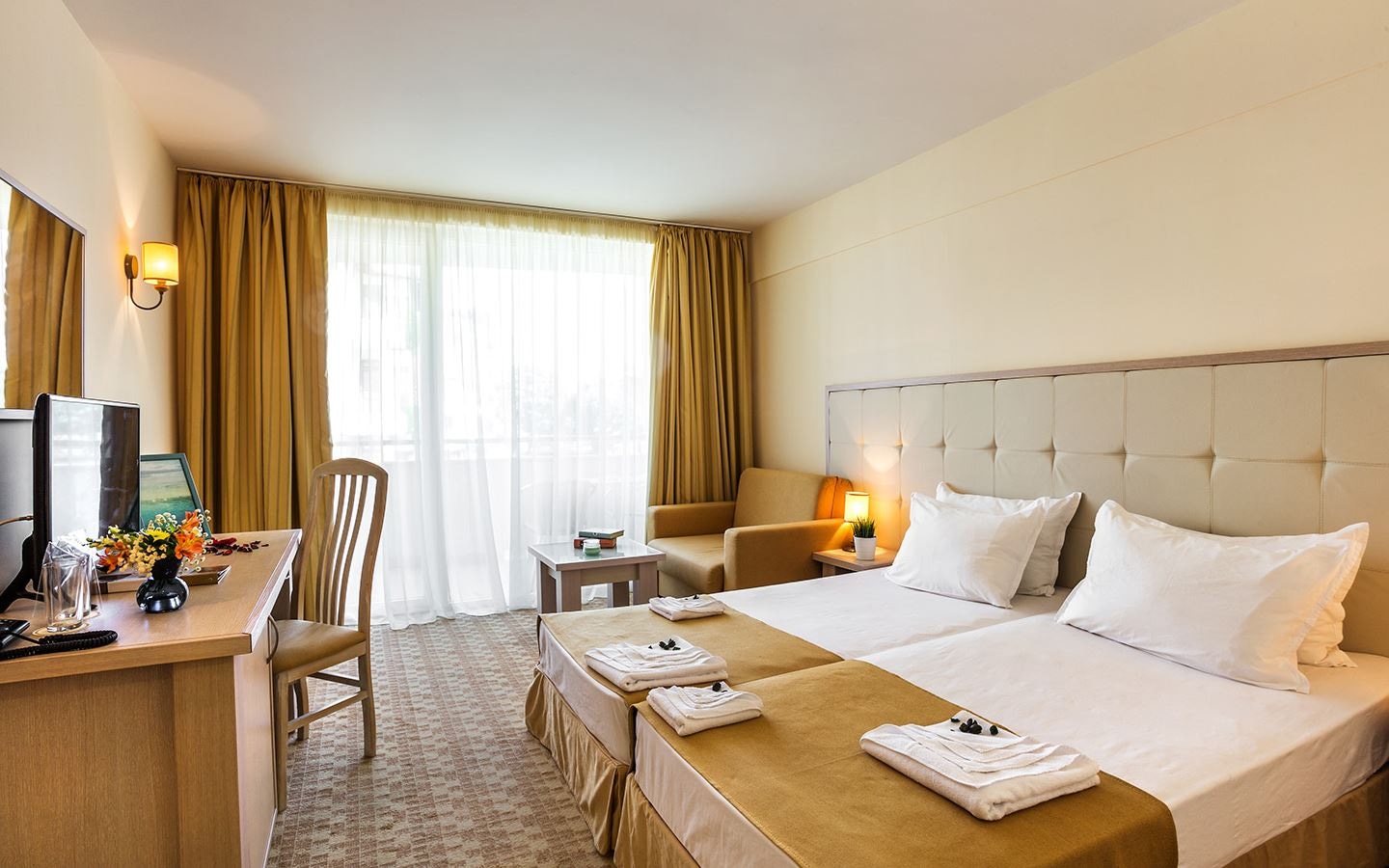 rooms-double-standard-room-balcony