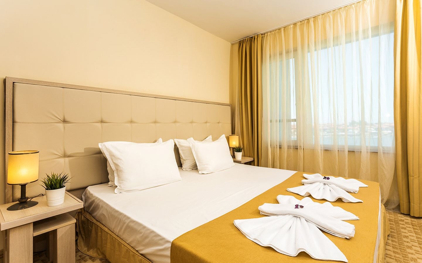 rooms-double-standard-apartment-balcony