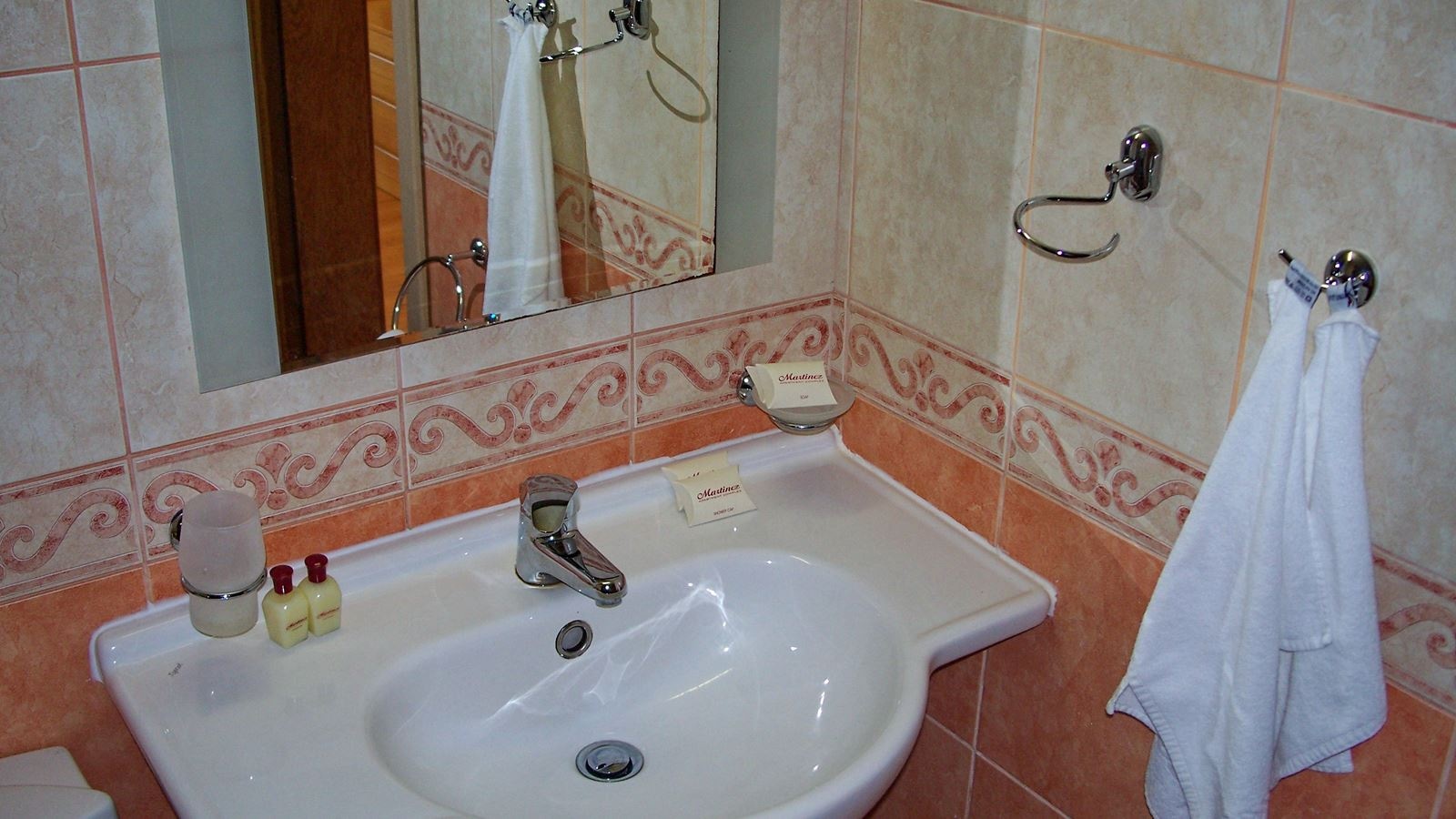 rooms-standard-apartment-with-balcony-or-terrace