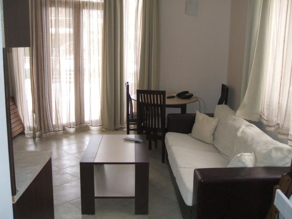 rooms-standard-apartment-balcony