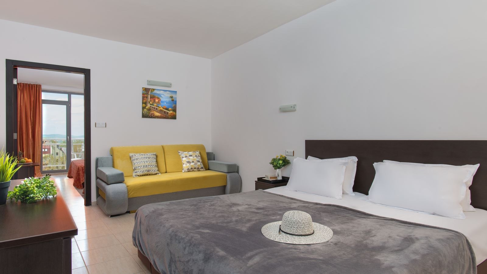 rooms-standard-apartment-balcony