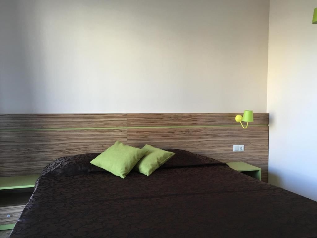 rooms-double-standard-room-balcony-promotion