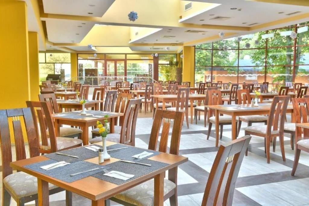 restaurants-main-restaurant