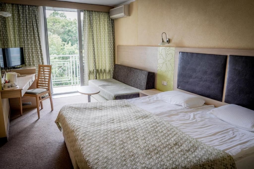 rooms-standard-room-riverview-balcony