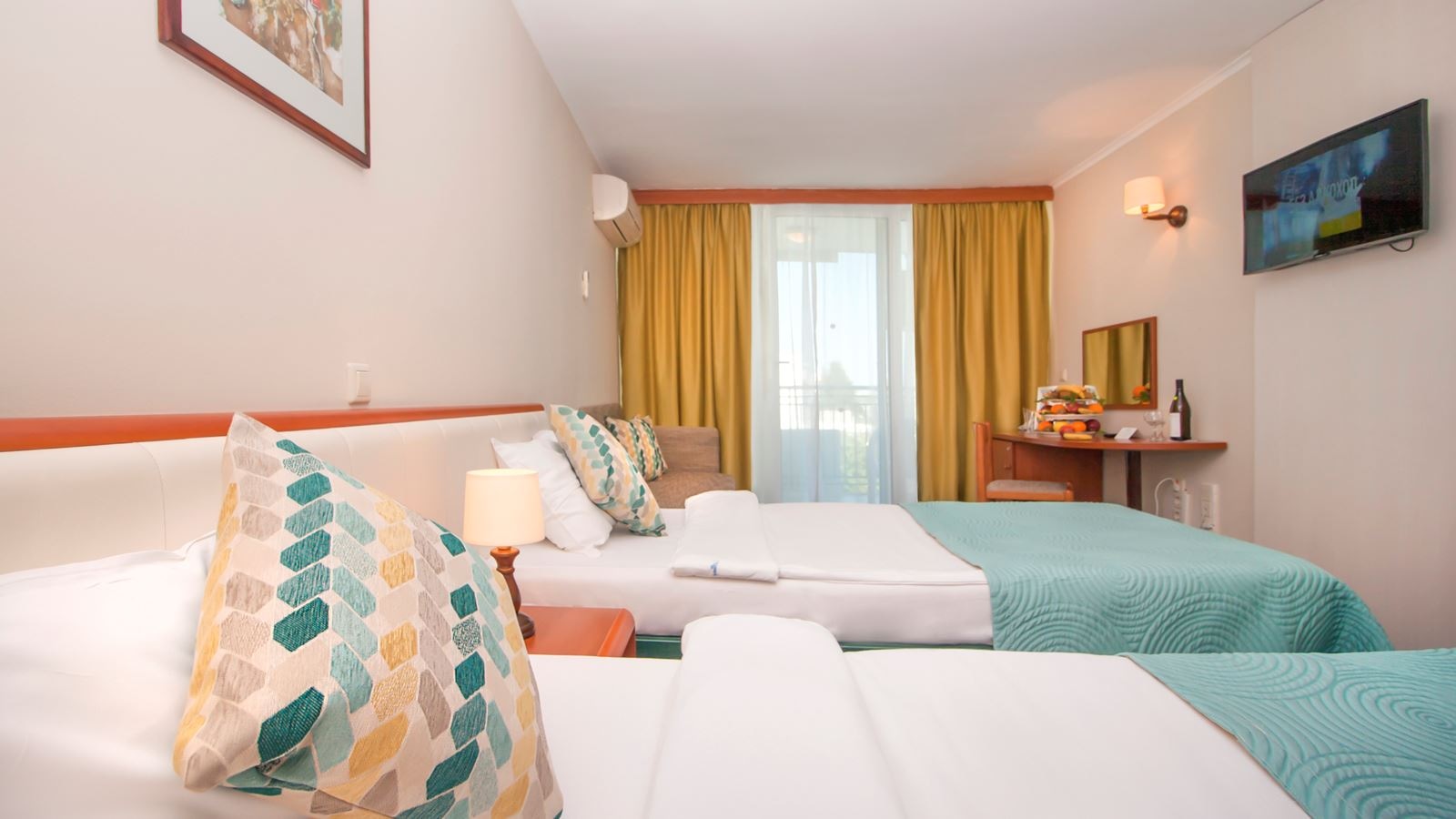 rooms-twin-standard-room-balcony-or-terrace