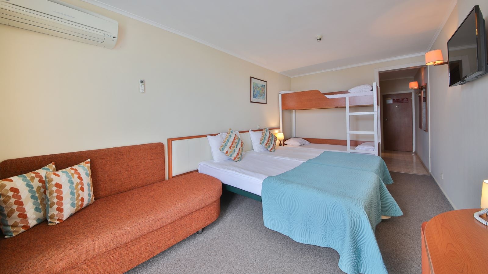 rooms-bunkbed-standard-familyroom-balcony-or-terrace