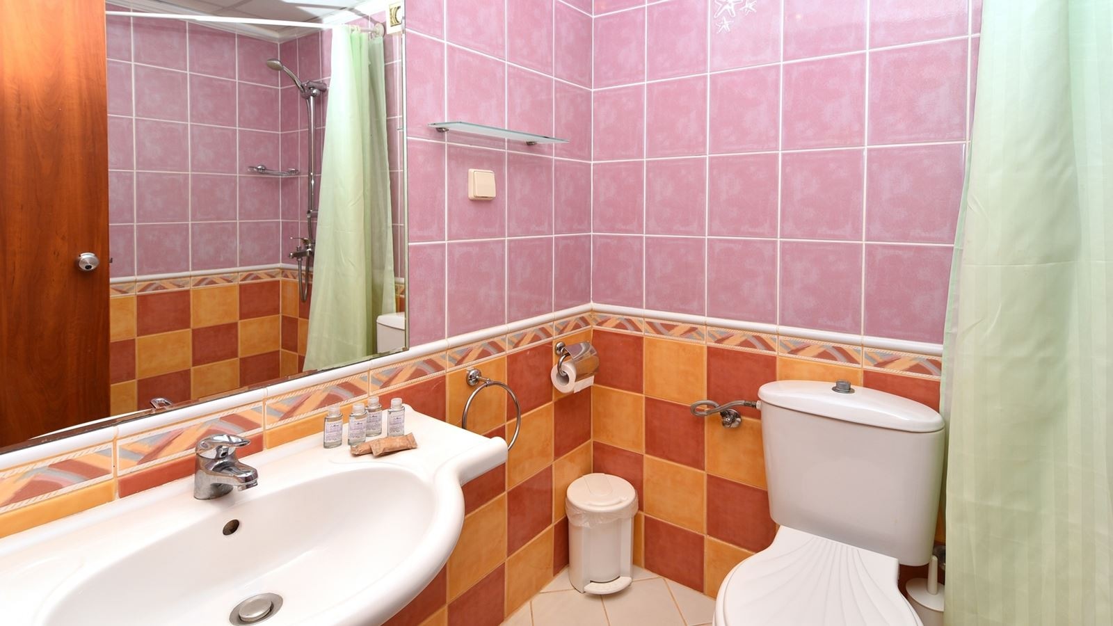 rooms-twin-standard-room-balcony