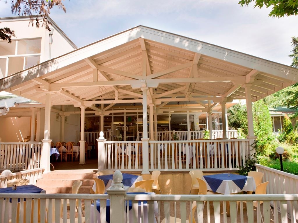 restaurants-restaurant