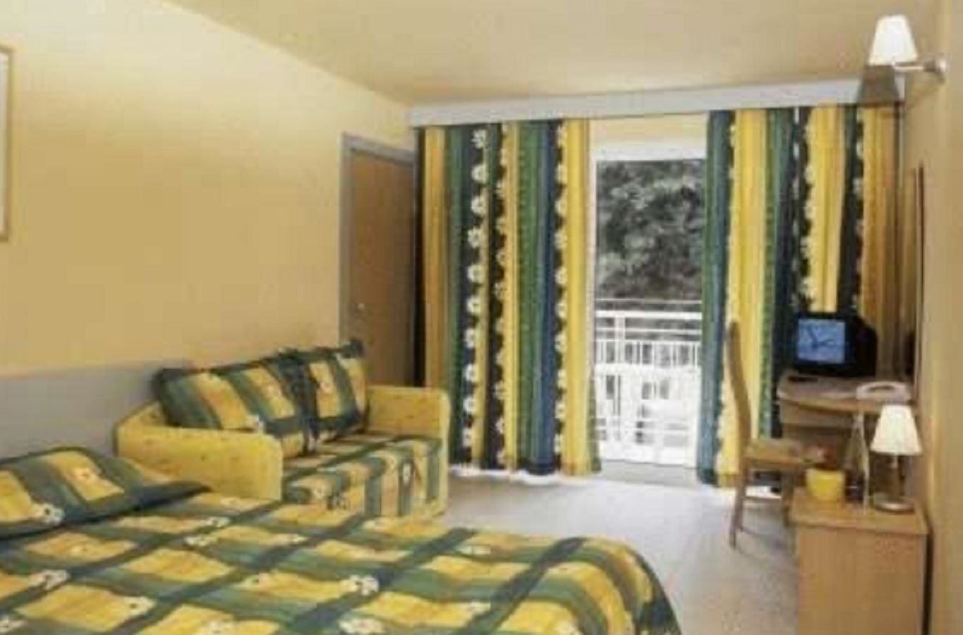 rooms-twin-standard-room-balcony