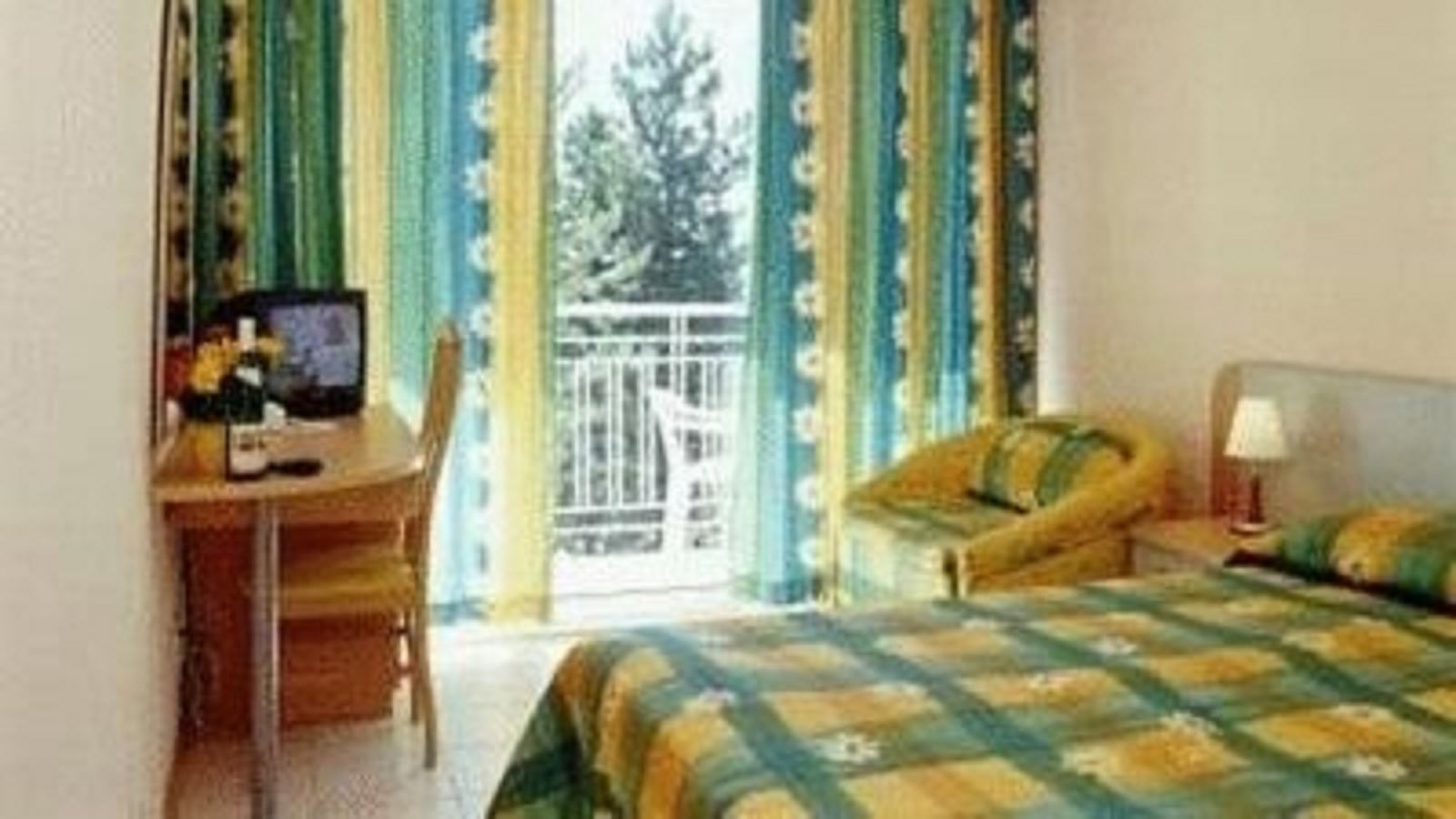 rooms-twin-standard-room-balcony