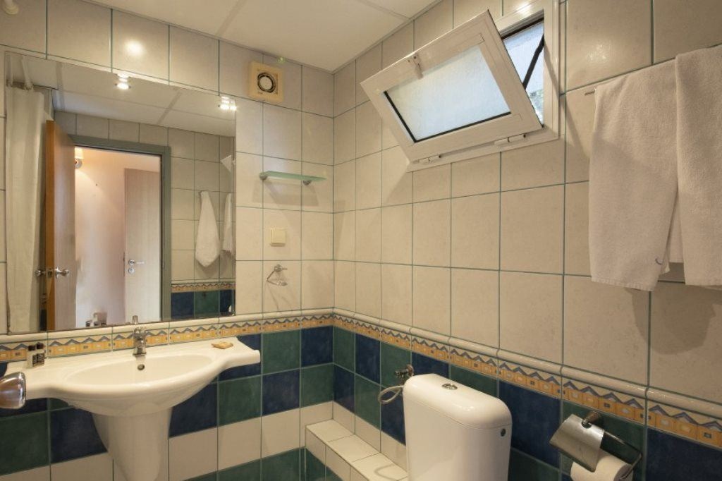 rooms-twin-standard-room-balcony