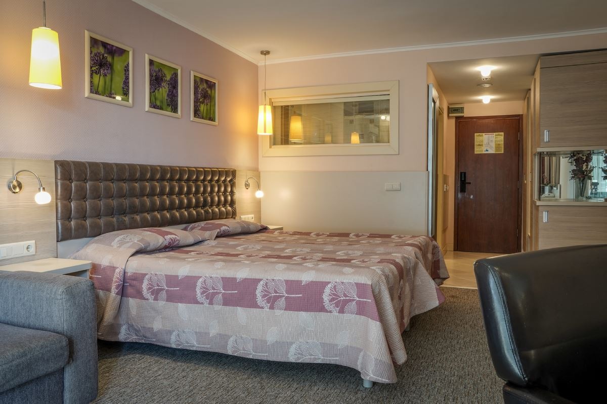 rooms-singleuse-standard-room-balcony-or-terrace