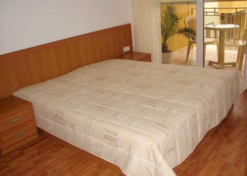 rooms-single-wchild-standard-room