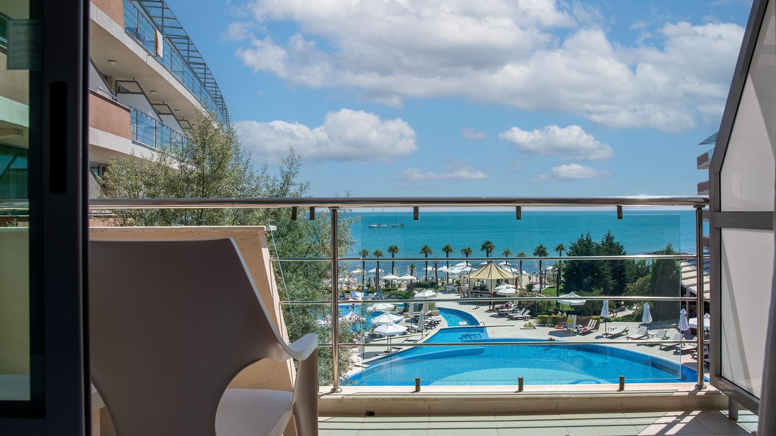 rooms-twin-room-poolsea-view