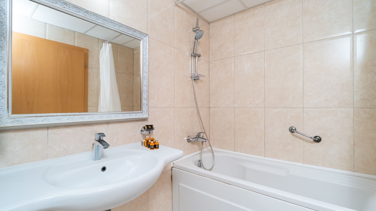 rooms-twin-room-sidesea-view