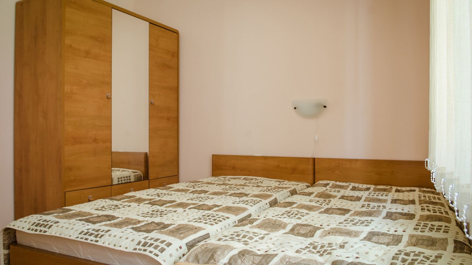 rooms-standard-apartment-balcony-or-terrace