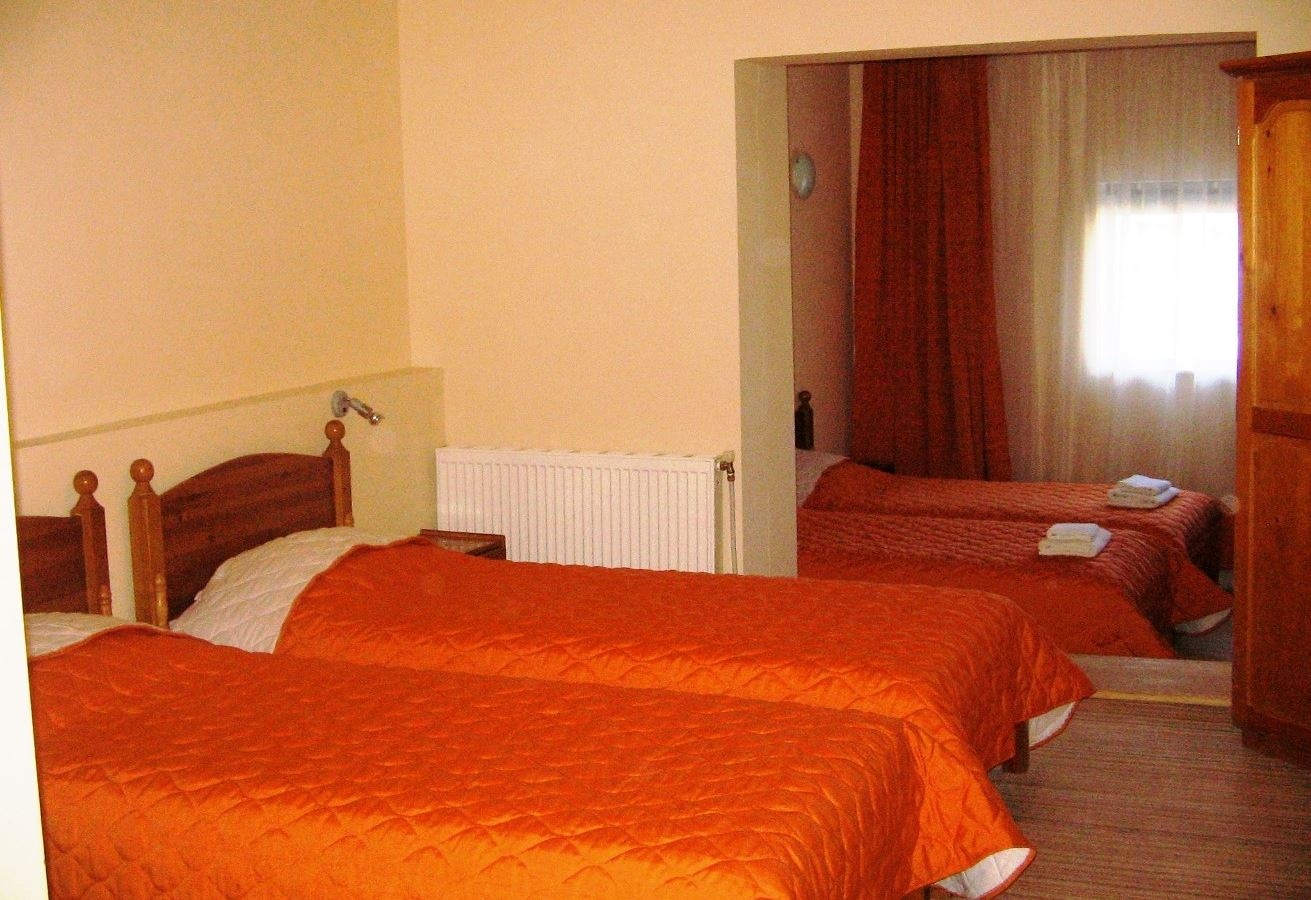 rooms-standard-family-room-balcony