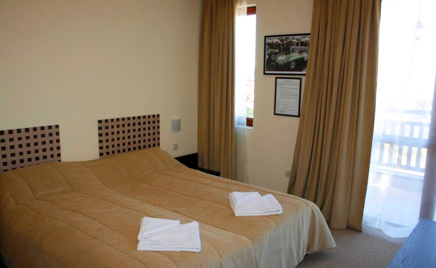 rooms-standard-room-balcony