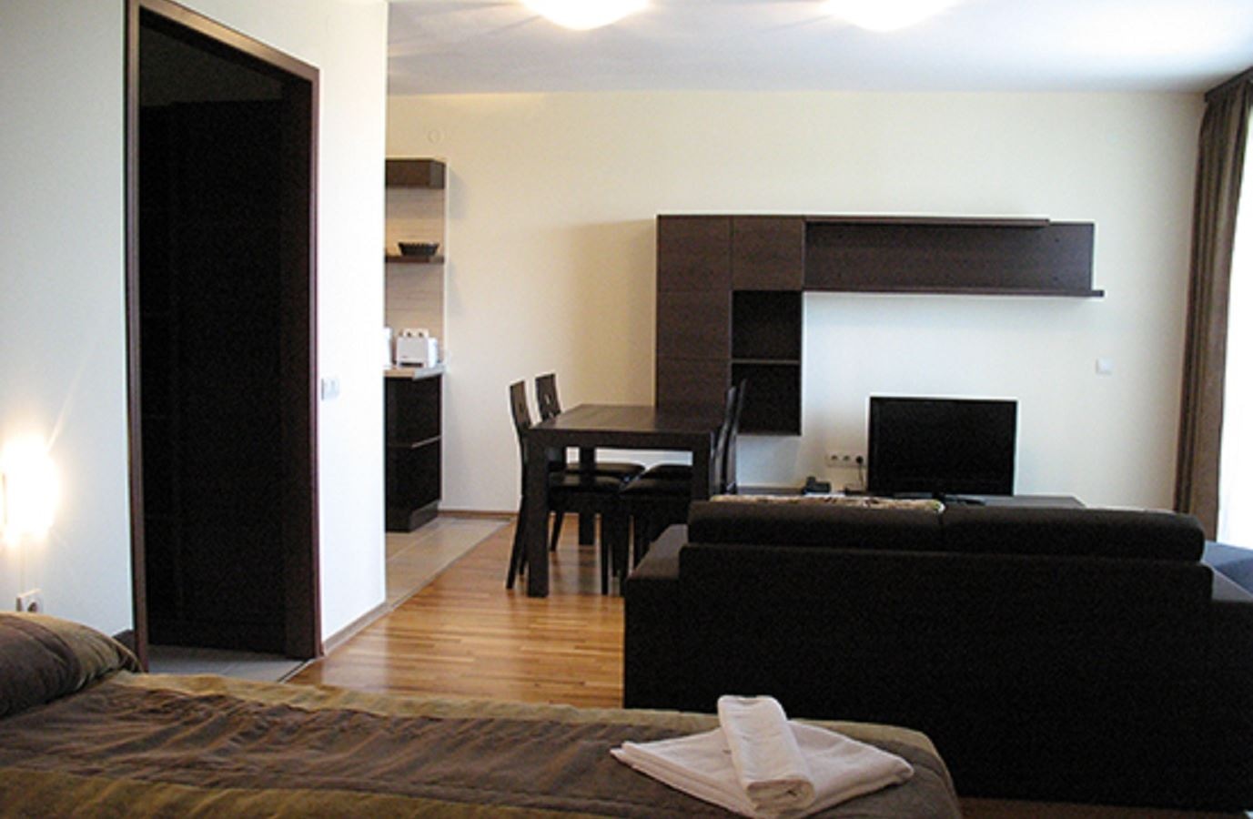 rooms-deluxe-studio-balcony