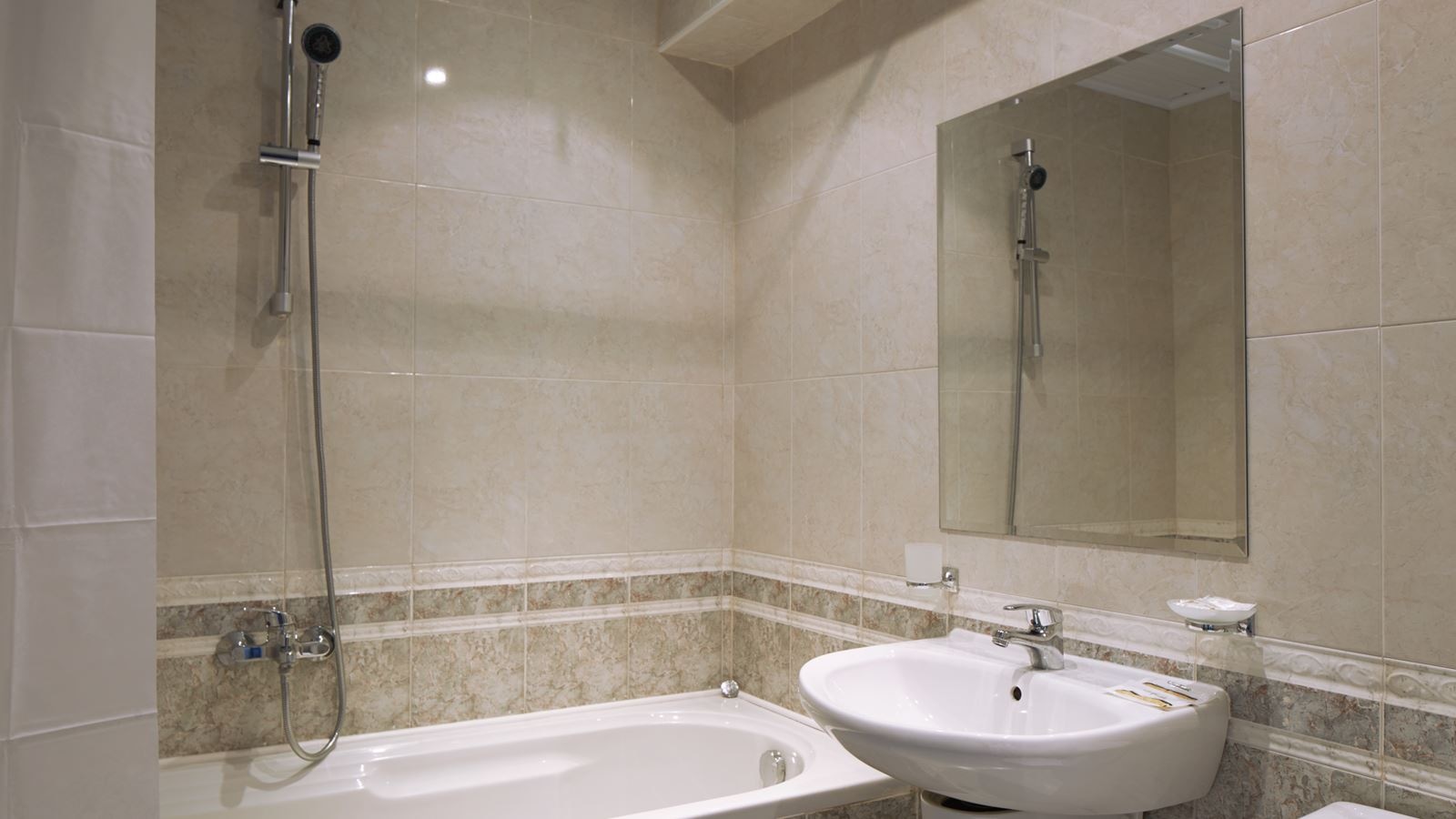 rooms-large-standard-room-balcony