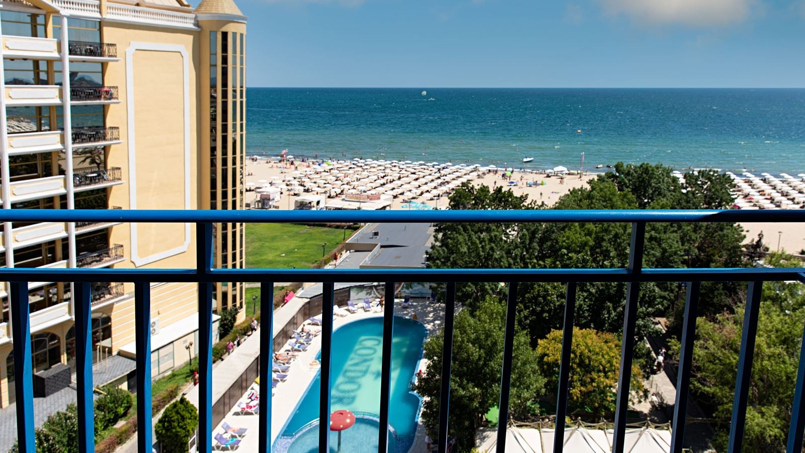 rooms-single-wchild-standard-room-seaview-balcony