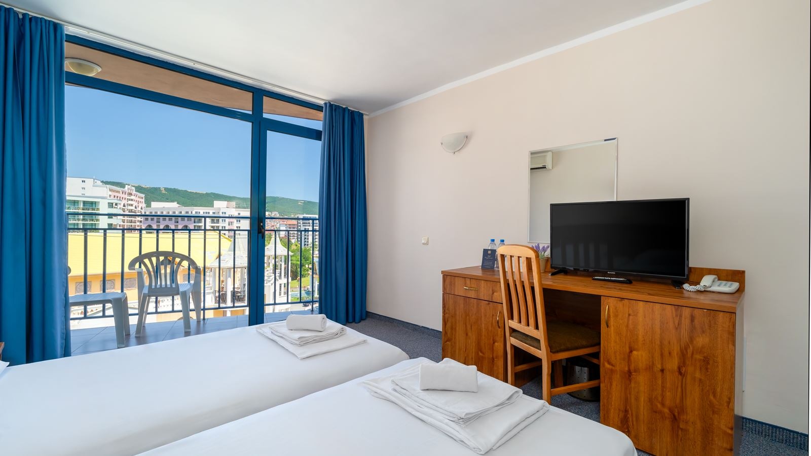 rooms-single-wchild-standard-room-balcony