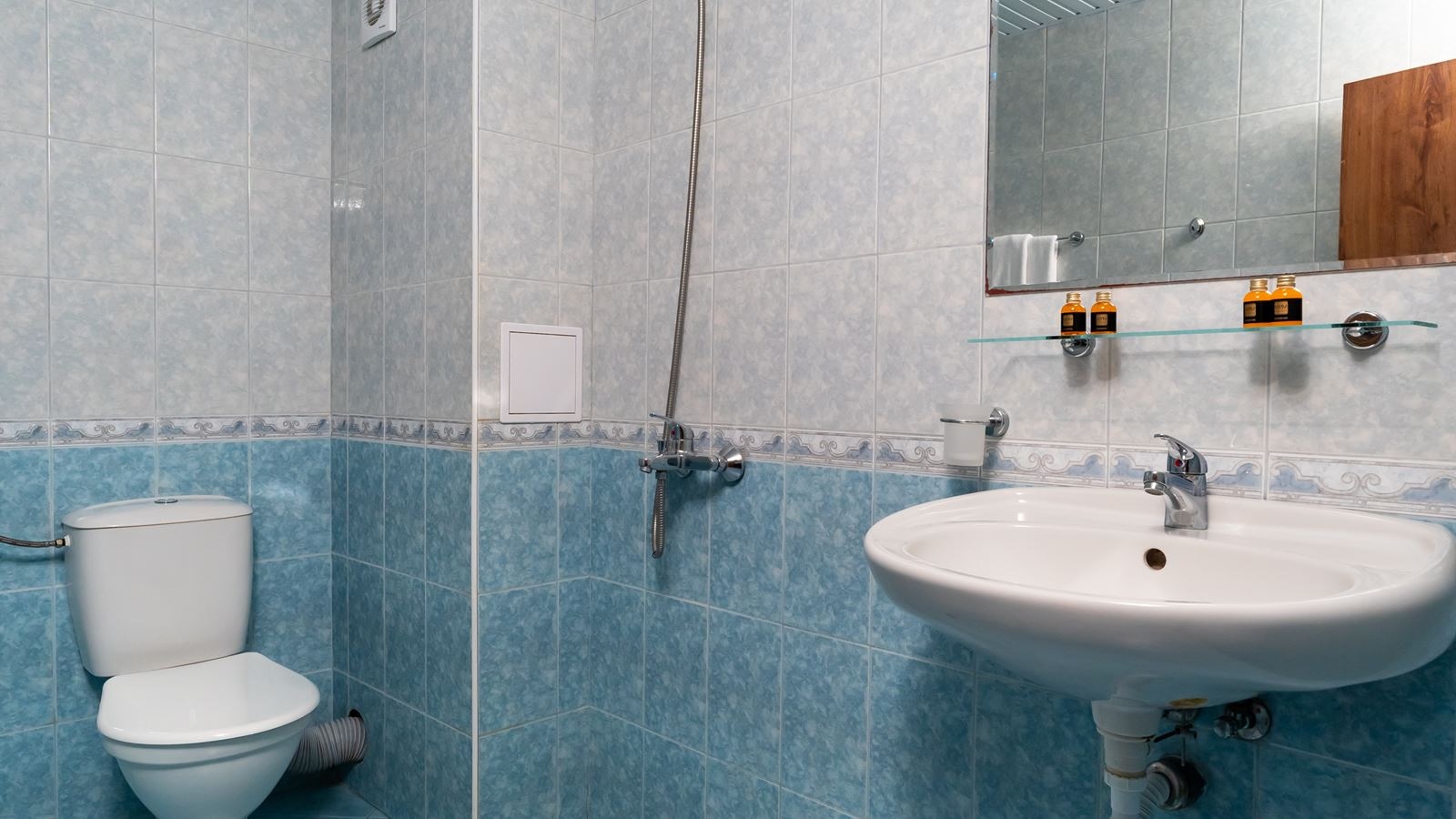 rooms-single-wchild-standard-room-balcony