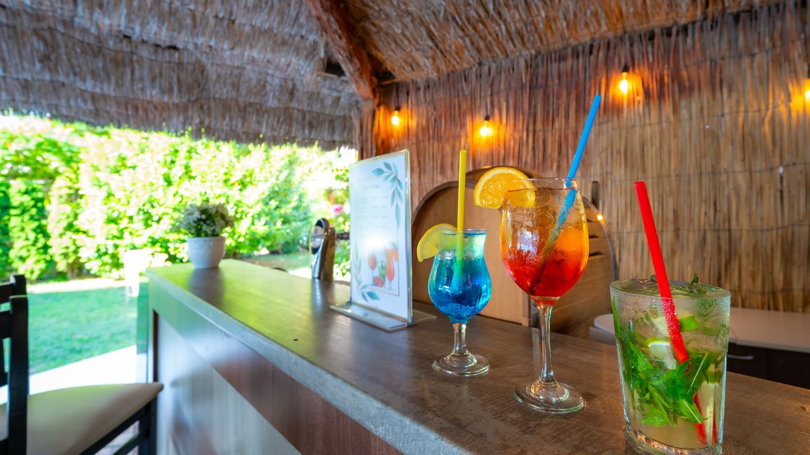 restaurants-pool-bar